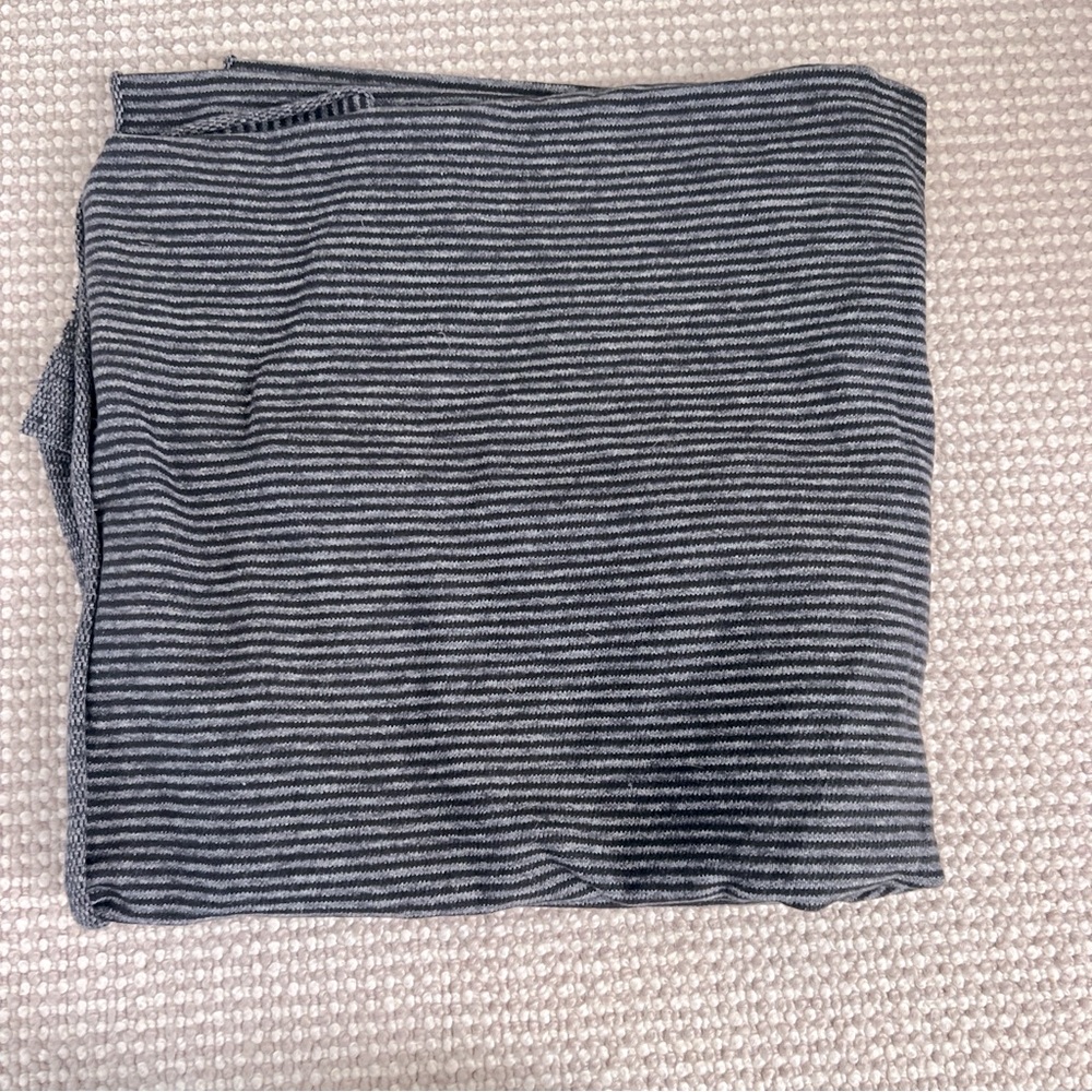 Lululemon BLACK GRAY SNAP VINYASA WRAP INFINITY CIRCLE SCARF SHRUG HOOD YOGA